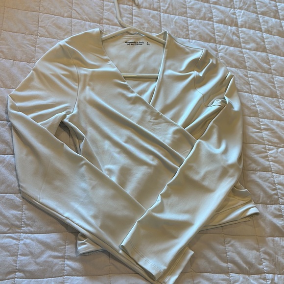 Abercrombie & Fitch Wrap Blouse Size Small - Picture 4 of 5